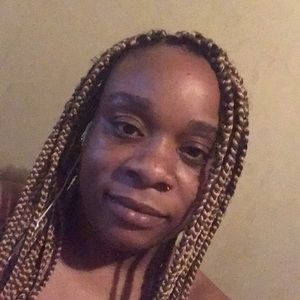 Meet your Posher, Courtney